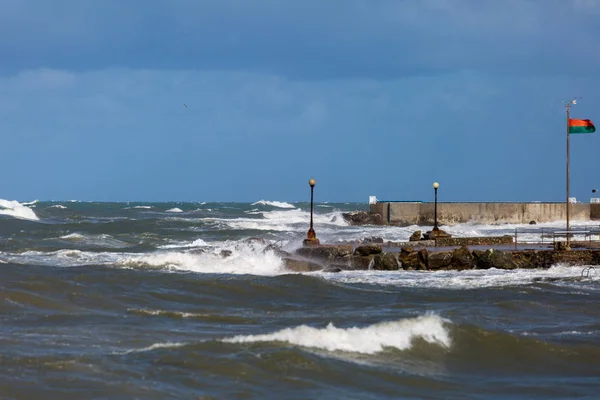 Electric Lamps Boardwalk Coastline Hit Sea Waves Storm — Stock Photo, Image