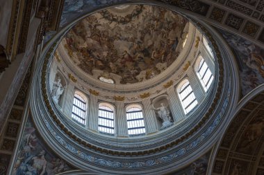 Şapel Saint Andrea Kilisesi Mantua fresklerle-İtalya.