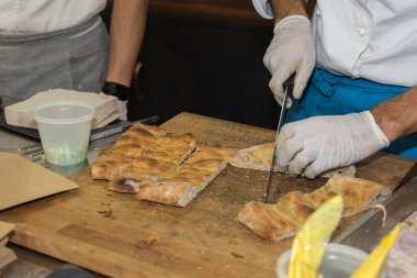 Şef kesme adet elmalı meze hazırlamak için.