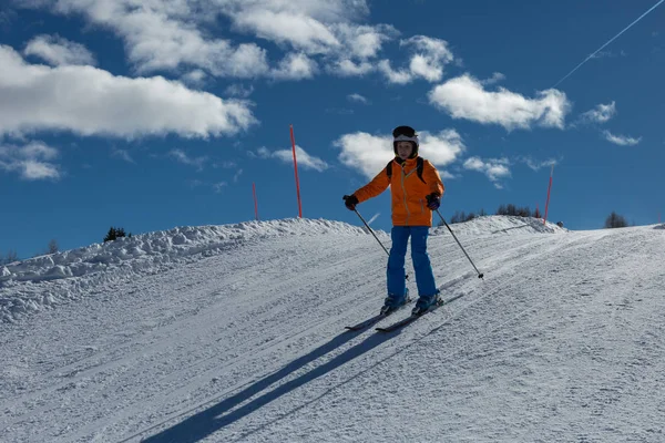 Tio Liten Skidåkare Att Kul Skidåkning Italienska Alperna Dolomiterna — Stockfoto