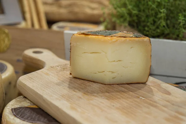 Slice Sheep Cheese Resting Wooden Chopping Board — Stock Photo, Image