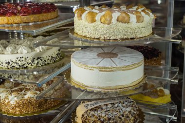 Doldurulmuş kek pasta görüntü içinde çeşitli Stand.