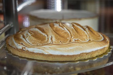 Limonlu kek pasta ekran Stand içinde.