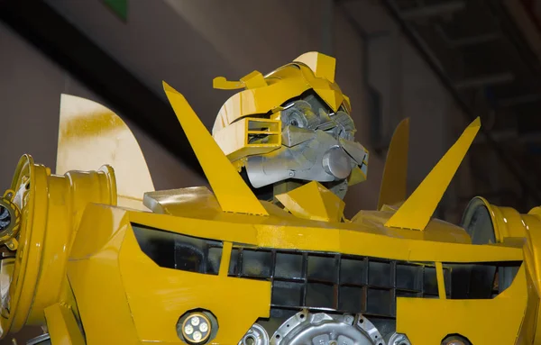 Large Yellow Robot Built with Automobile Parts — Stock Photo, Image