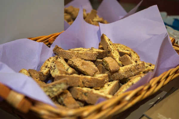 Biscotto tipico italiano con mandorla: friabile cantuccini toscani — Foto Stock