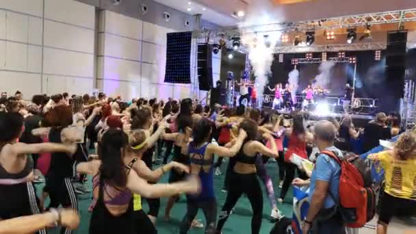 Rimini Itálie Červen 2019 Fitness Cvičení Tělocvičně Lidé Provádějí Cvičení — Stock video