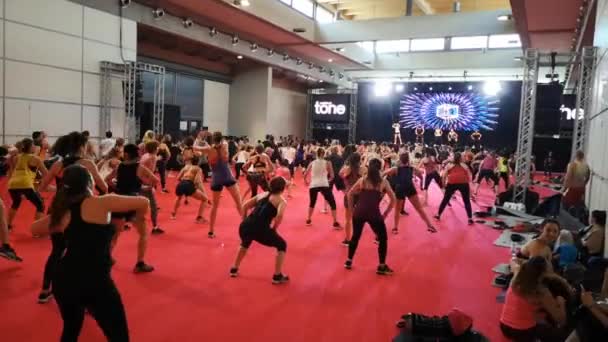 Rimini Itálie Červen 2019 Fitness Cvičení Tělocvičně Lidé Provádějí Cvičení — Stock video