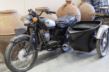 Bir Antika Dükkanı içinde Vintage Siyah Sidecar