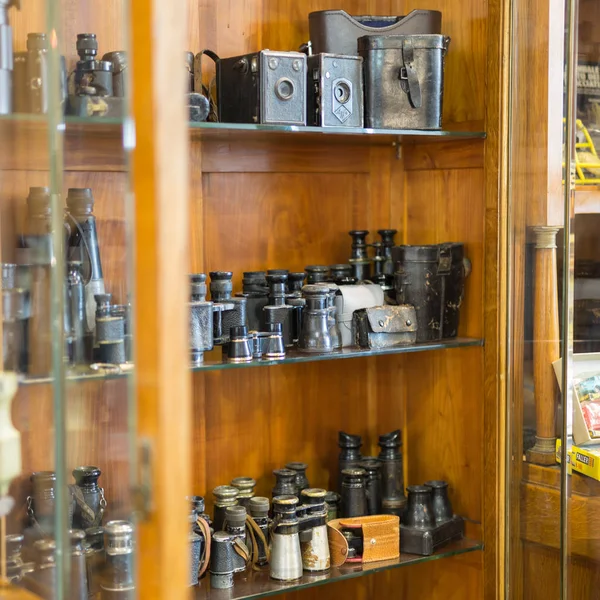 Antique Black Binoculars inside a Display Case with Showcase — Stock Photo, Image