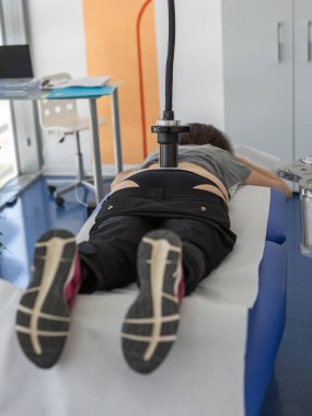 Ağrı Tedavisi için Diamanyetik Pompa: Kadın abed Yatan Terapi Geçiyor