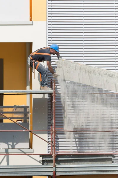 Lavoratore Con Cappello Blu Lavoro Ponteggio Cantiere Costruzione Edificio — Foto Stock