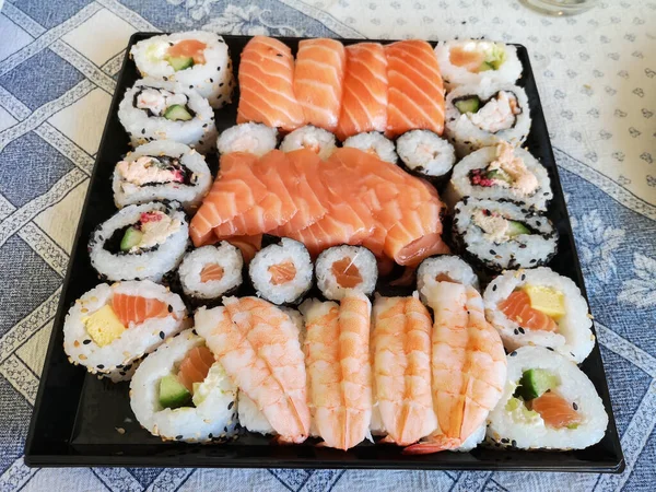 Diferentes Tipos Sushi Pronto Para Ser Provado — Fotografia de Stock
