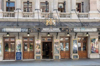Majesteleri 'nin tiyatrosu Haymarket' te yer alan West End tiyatrosu Westminster, Londra 'da yer almaktadır..