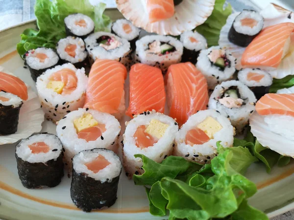 Différents Types Sushis Prêts Être Dégustés — Photo