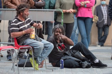 Parma, İtalya - Eylül 2020: Kalabalıkta İnsanlar Açık Hava Olayına Katılıyor