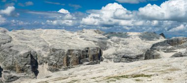 İtalya, Dolomitler 'de Rocky Pordoi' nin Yüksek Dağ Vista 'sı.