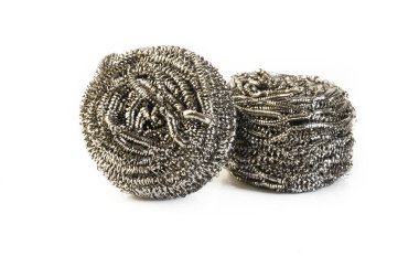 Beyaz arka plan üzerinde paslanmaz çelik scourer