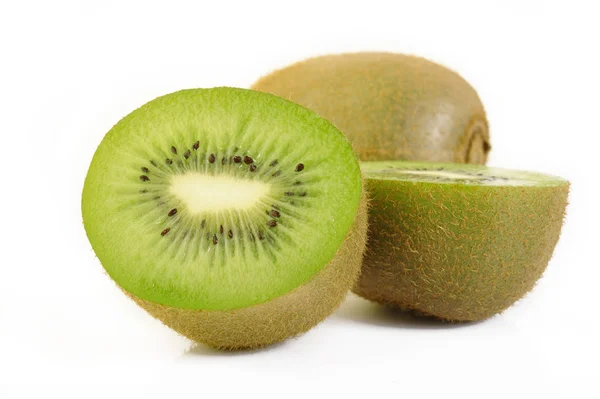 Coapte Kiwi Fructe Izolate Fundal Alb — Fotografie, imagine de stoc