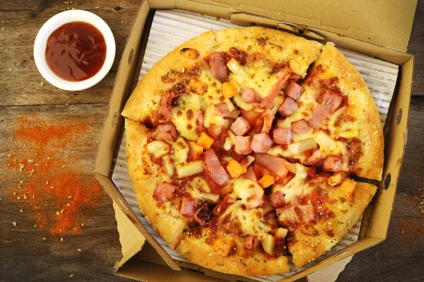 Pizza Hawaiana Rematada Con Piña Jamón Pizza Caja Entrega —  Fotos de Stock