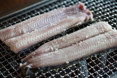 Kore usulü sağlıklı yemek. Yılan balığı rostosu.