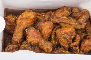 Tatlı ve acı soslu Kore Kızarmış Tavuğu