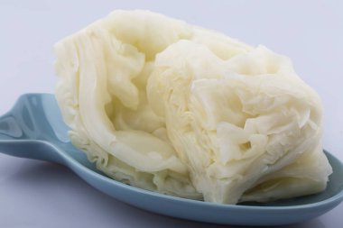 Sağlıklı taze haşlanmış lahana tabağı..