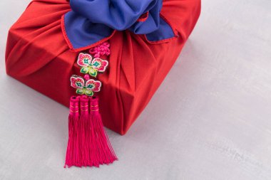 Geleneksel Kore hediye paketi.