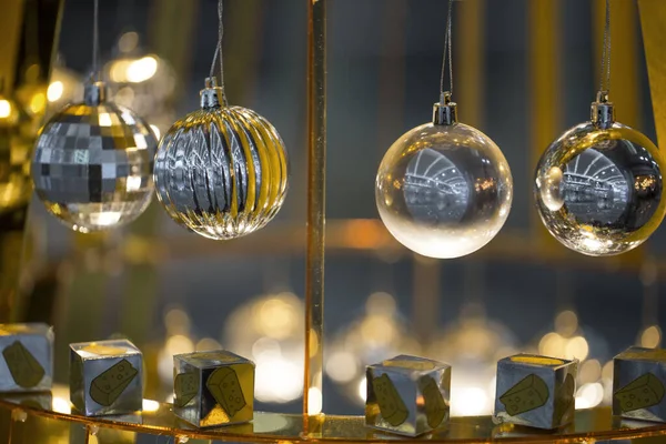 Рождественские Игрушки Серебряными Украшениями — стоковое фото