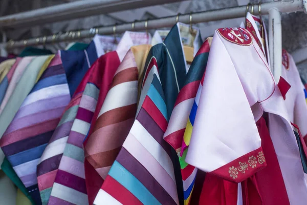 Kore geleneksel ipek elbisesi, Renkli Hanbok