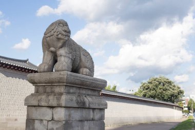 Kore, Seul 'deki Haetae ve Gwanghwamun Kapısı' nın Taş Heykeli