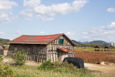 Tuz depolamak için kullanılan ahşap depo.