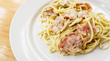 Pastırmalı spagetti sosu..