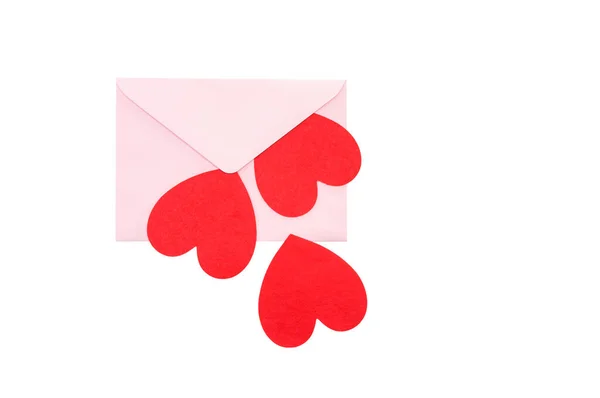 Červené Srdce Růžové Obálce Bílém Pozadí — Stock fotografie