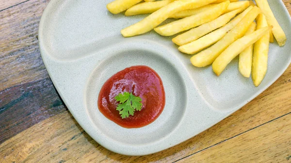 Ketchup Papas Fritas Una Mesa Madera — Foto de Stock