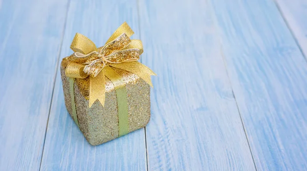 Gold Gift Box Blue Wooden Table — Stock Photo, Image