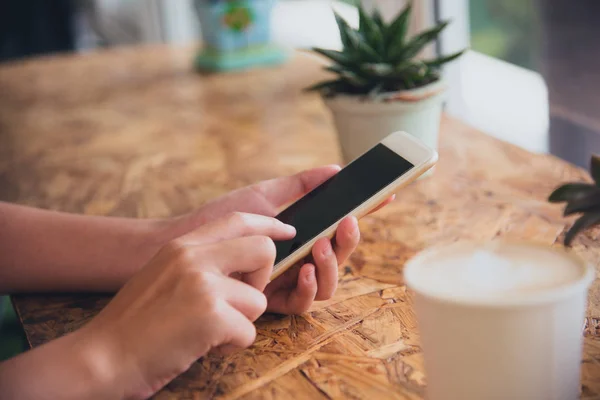 Handys Nutzen Smartphones Sich Verbinden Und Informationen Coffeeshops Finden — Stockfoto