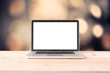 İş yeri kavramı: boş ekran laptop kapalı yaşam tarzı genel kavram ya da arka ortak çalışma için ışık ile bulanık ampul arka plan soyut bokeh arka planda kadar alay. 