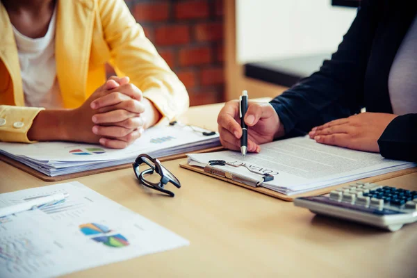 Equipo Negocios Está Trabajando Documentos Contables Trabajo Equipo Para Presentar — Foto de Stock