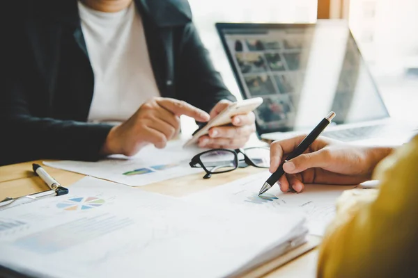 Team Business Job Arbeiten Mit Laptop Großraumbüro Sitzungsbericht Arbeit — Stockfoto