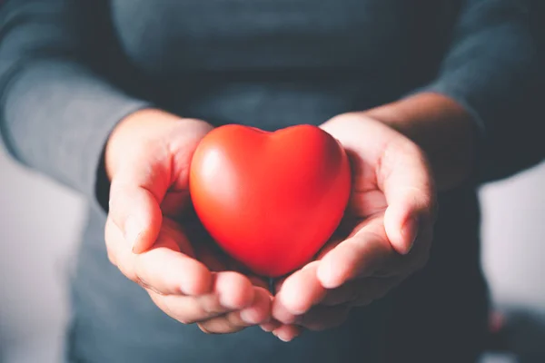 Donna Mano Che Tiene Simbolo Del Cuore Giornata Mondiale Del — Foto Stock