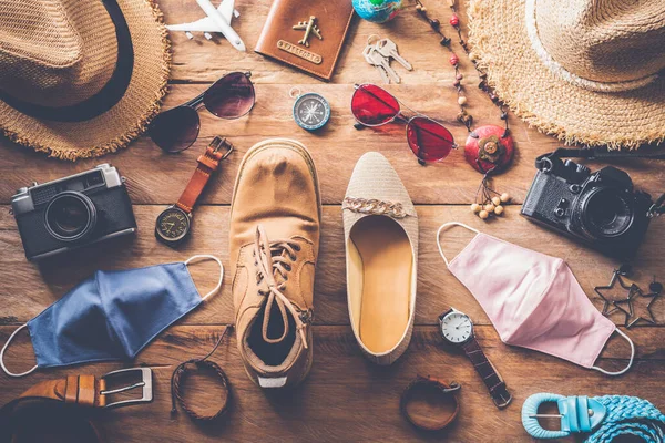 Erkek ve kadınlar için giysi ve aksesuarlar. Yeni normal bir yolculuğa hazır. Yaşam tarzı. 