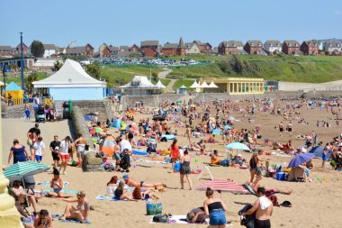 Barry Adası, Glamorgan / Galler Vadisi 'ndeki Coronavirus tecridinden sonra ziyaretçileri ağırlıyor - 14 Temmuz 2020: 8 km' lik seyahat yasağı kaldırıldı. Atıştırmalık ve içecekler sadece dışarıda tüketilebilir.