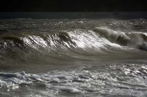 Mar Tormentoso Con Vientos Fuerza Vendaval Marea Alta Crea Enormes —  Fotos de Stock