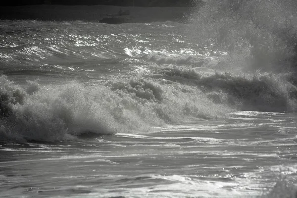 Mare Tempestoso Con Venti Marea Alta Marea Crea Enormi Onde — Foto Stock