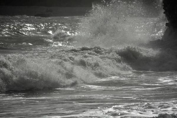 Бурхливе Море Сильними Вітрами Високим Припливом Створює Величезні Хвилі Які — стокове фото