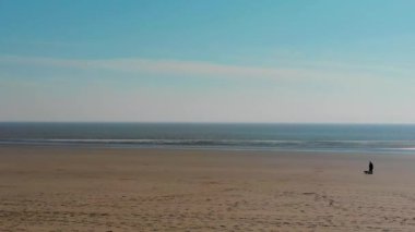 Nisan 2020 Coronavirus salgını sırasında Barry Adası, Güney Galler Sahilleri tamamen kapatıldı ve plajlar halka kapalı. Halk günde bir kez egzersiz için evlerini terk edebilir..