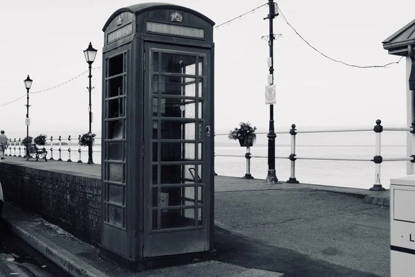 Güneş Battı Insanlar Penarth Gezinti Güvertesi Iskele Boyunca Akşam Yürüyüşünün — Stok fotoğraf