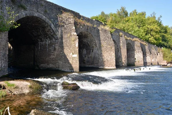 Usk Rivière Abergavenny Monmouthshire Wales Ancien Pont Enjambant Rivière Qui — Photo