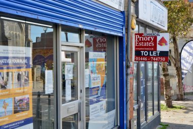 Barry, Glamorgan / Galler Vadisi 29 Eylül 2020, Hoton Yolu. Coronavirus krizi ticari sektörde küresel durgunluğa yol açıyor. Çocuklar oyun merkezi kapanır, hayalet kasabalar ve şehir çürümesi yeni normal haline gelir. Umutsuzluk hissi.