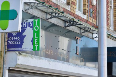 Barry, Glamorgan / Galler Vadisi 29 Eylül 2020, Hoton Yolu. Coronavirus krizi ticari sektörde küresel durgunluğa yol açıyor. Çocuklar oyun merkezi kapanır, hayalet kasabalar ve şehir çürümesi yeni normal haline gelir. Umutsuzluk hissi.